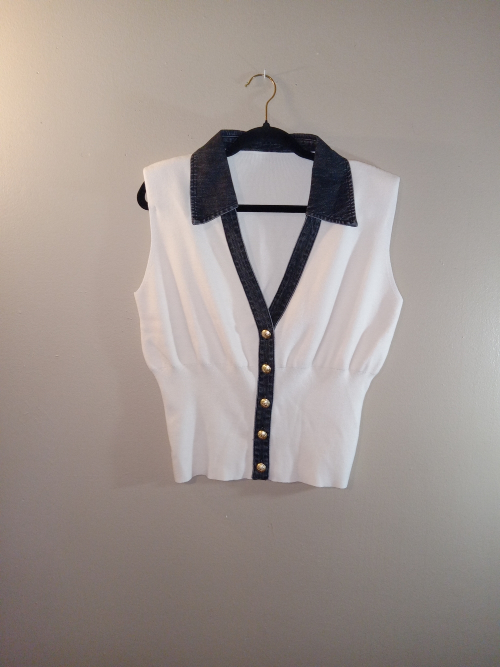 Commense White Sleeveless Button-Front Top with Dark Denim Trim